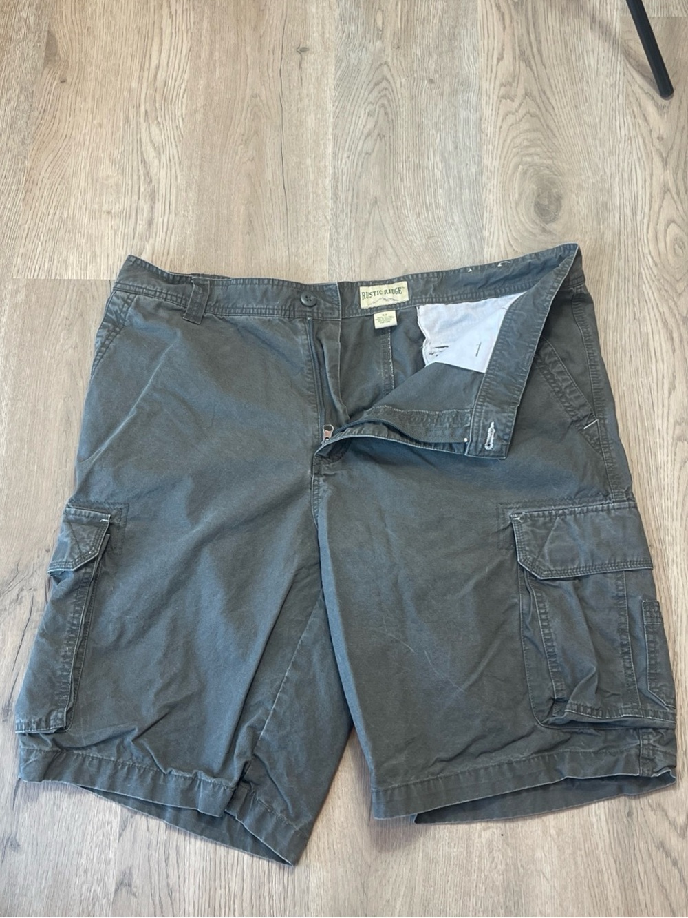 Vintage-Style Men's Cargo Shorts in Slate Gray